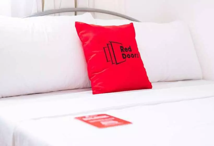 هتل Reddoorz @ Amaia Skies Avenida