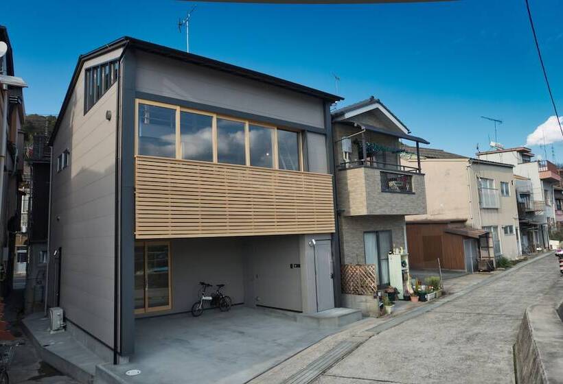 Onomichi Guesthouse Namiuchigiwa   Hostel