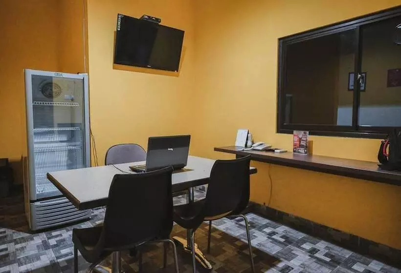 Majatalo Reddoorz Near Rsud Koja