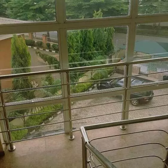 هتل Kanem Suites