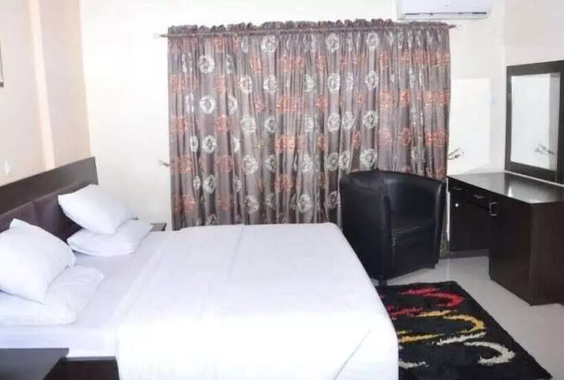 هتل Kanem Suites