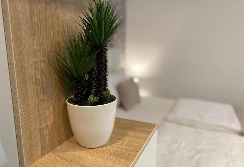 پانسیون Apartments & Rooms Mostar Story