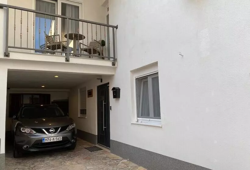 پانسیون Apartments & Rooms Mostar Story