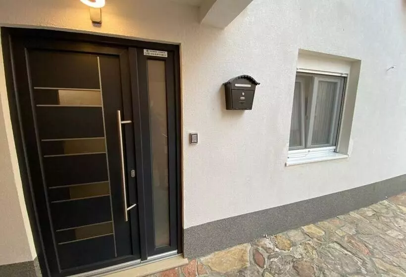 پانسیون Apartments & Rooms Mostar Story