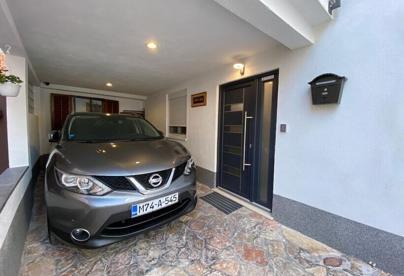 پانسیون Apartments & Rooms Mostar Story