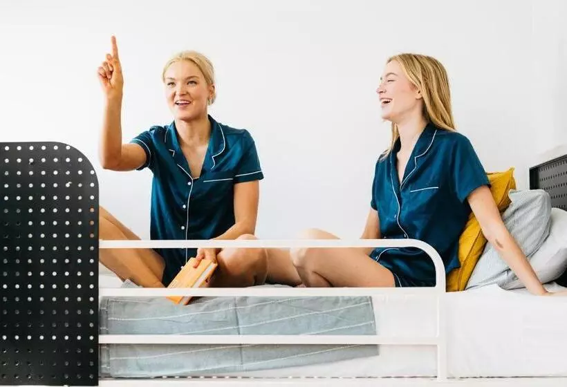 هاستل The Village Cairns