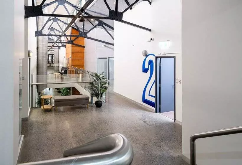 هاستل The Village Cairns