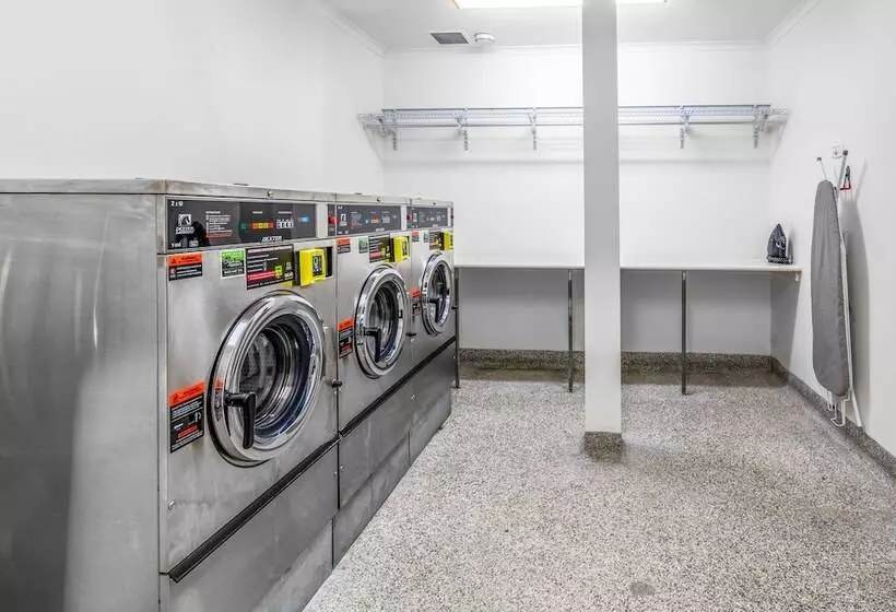 هاستل The Village Cairns