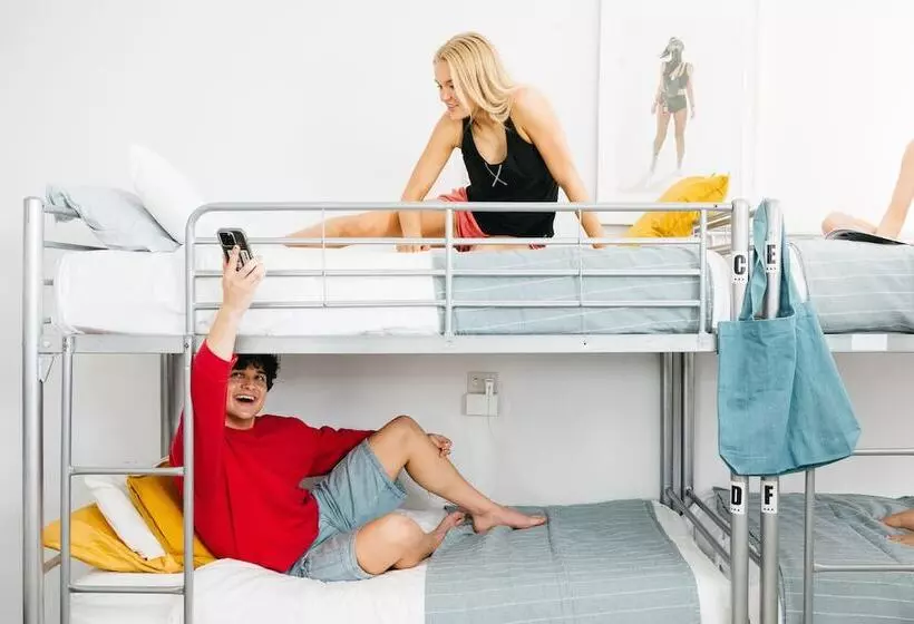 هاستل The Village Cairns