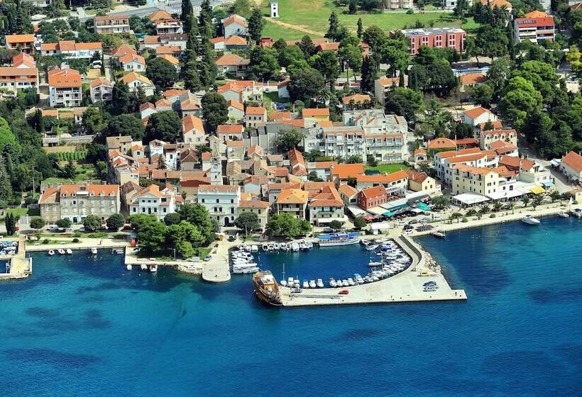 Be Bu Mar Apartments