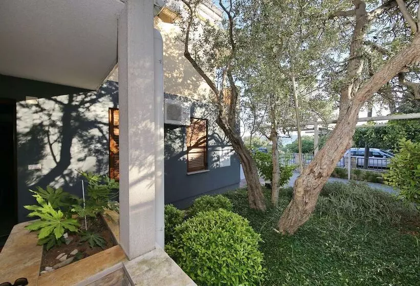 Be Bu Mar Apartments