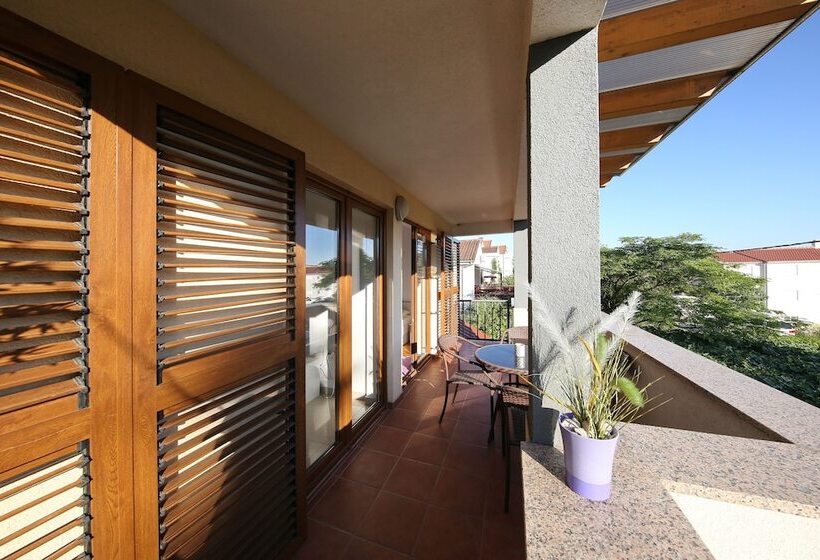 Be Bu Mar Apartments