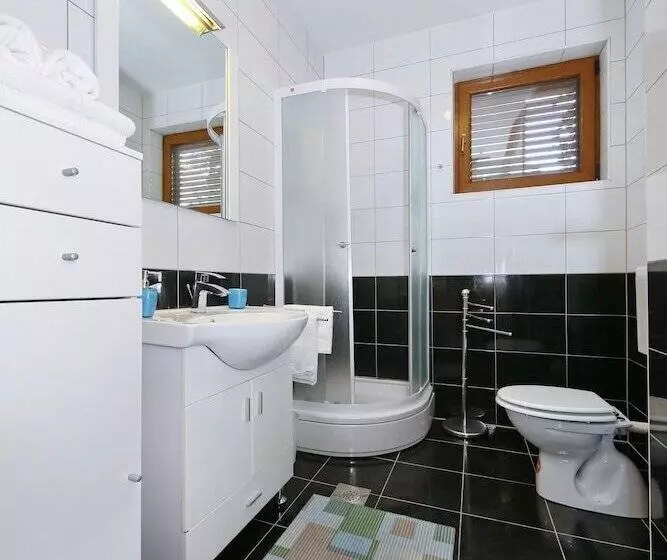 Be Bu Mar Apartments