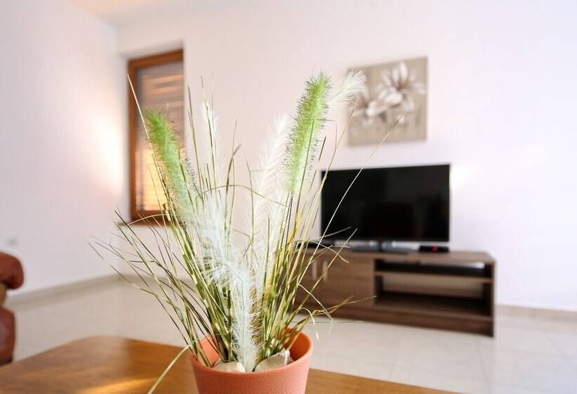 Be Bu Mar Apartments