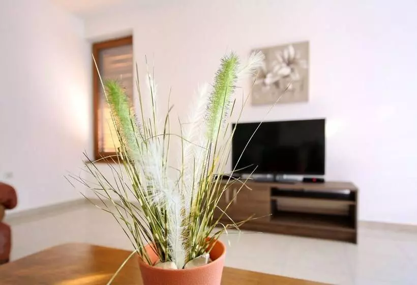 Be Bu Mar Apartments