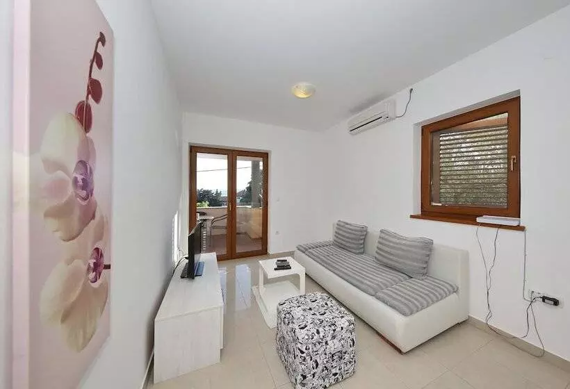 Be Bu Mar Apartments