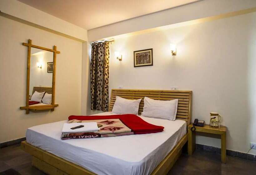 בית מלון כפרי Aangan Regency