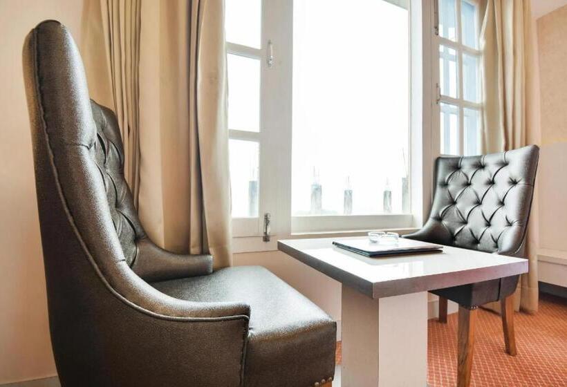 בית מלון כפרי Aangan Regency