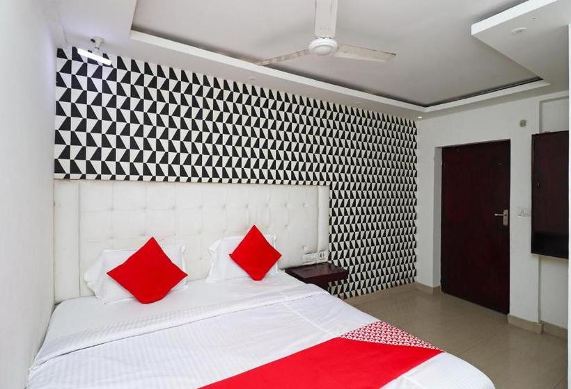 هتل D' Seasons By Oyo Rooms