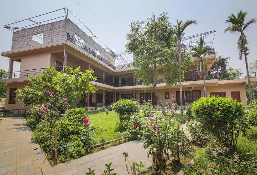 هتل Holiday Resort By Oyo Rooms