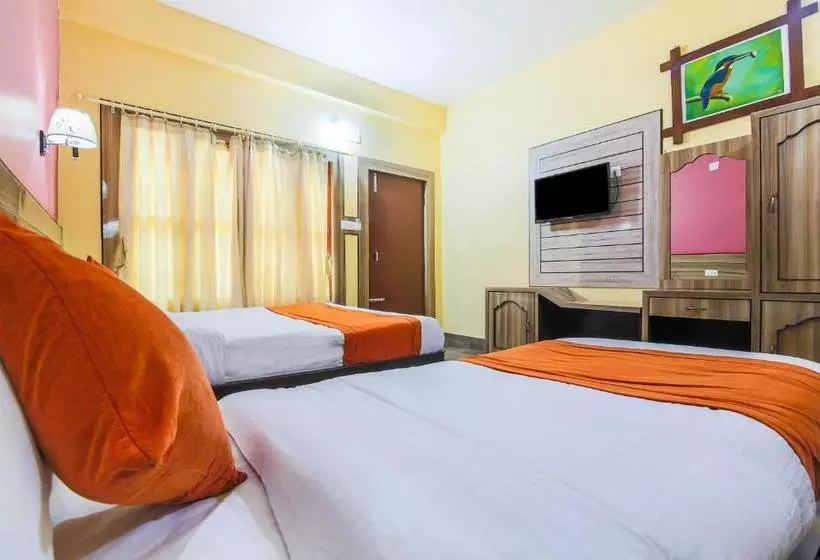 هتل Holiday Resort By Oyo Rooms