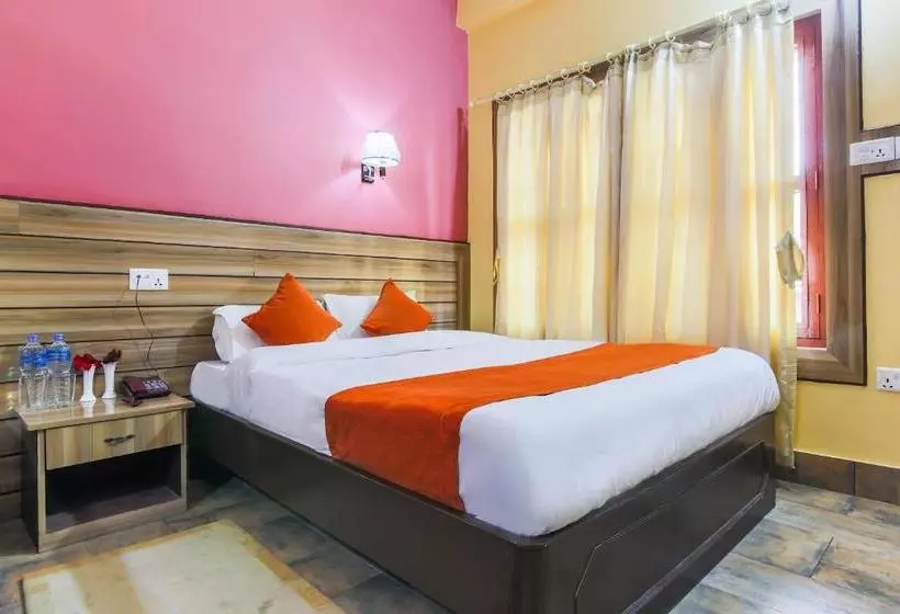 هتل Holiday Resort By Oyo Rooms