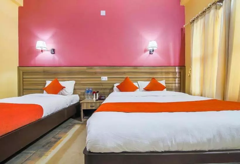 هتل Holiday Resort By Oyo Rooms