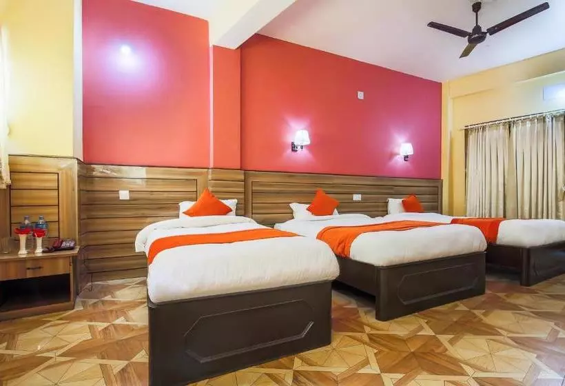 هتل Holiday Resort By Oyo Rooms