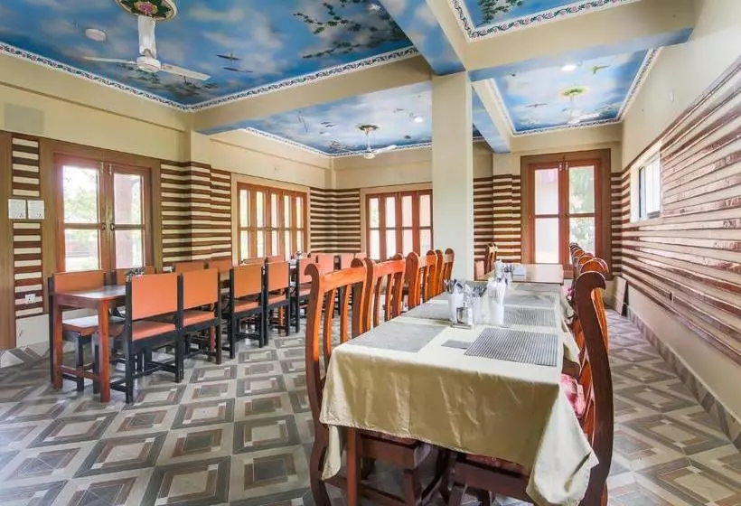 هتل Holiday Resort By Oyo Rooms