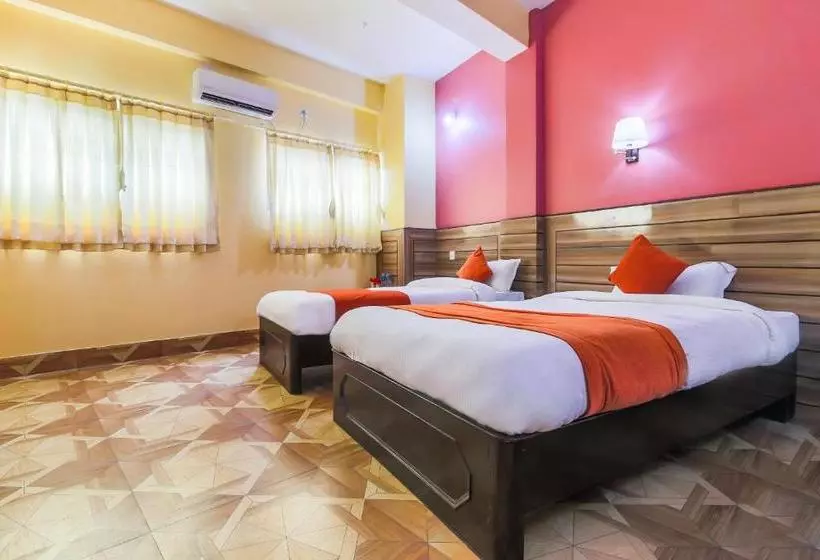 هتل Holiday Resort By Oyo Rooms