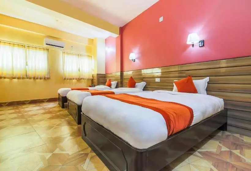 هتل Holiday Resort By Oyo Rooms