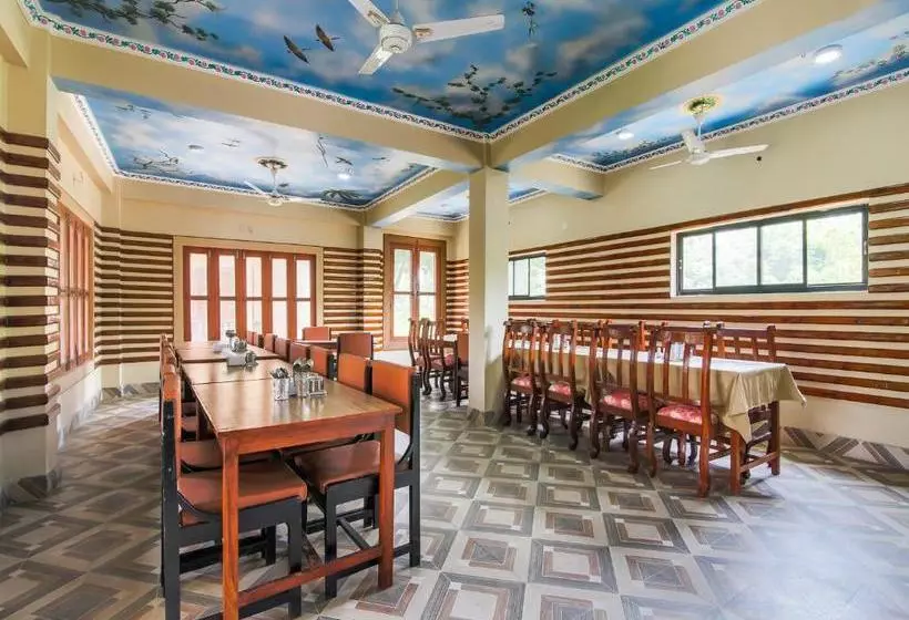 هتل Holiday Resort By Oyo Rooms