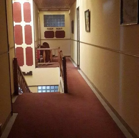 هتل Plazza Inn