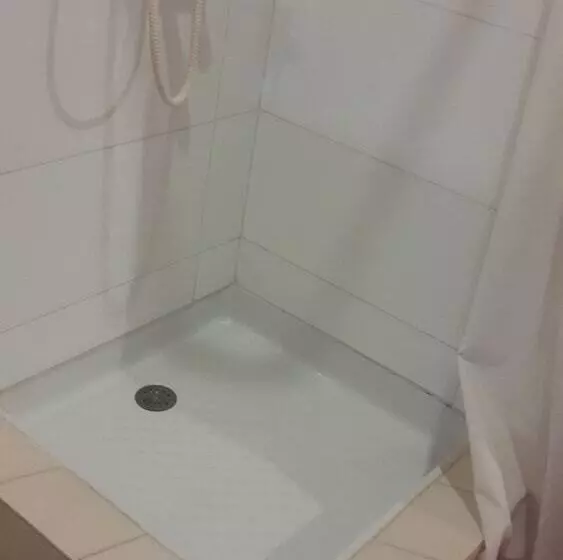 هتل Plazza Inn