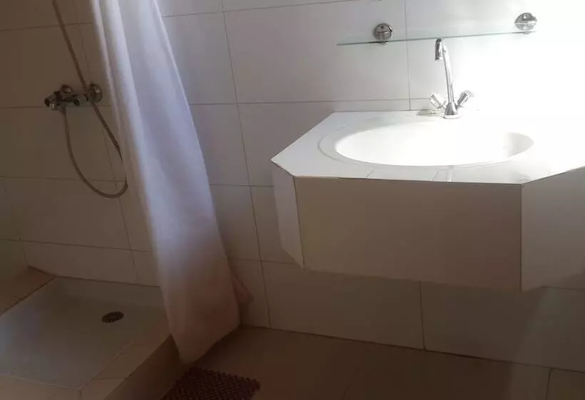 هتل Plazza Inn