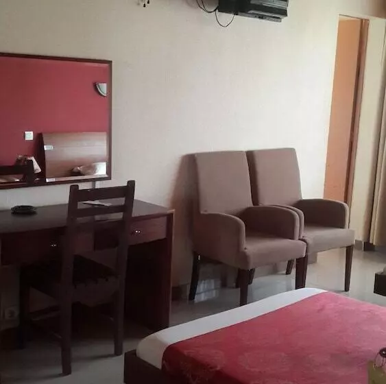 هتل Plazza Inn