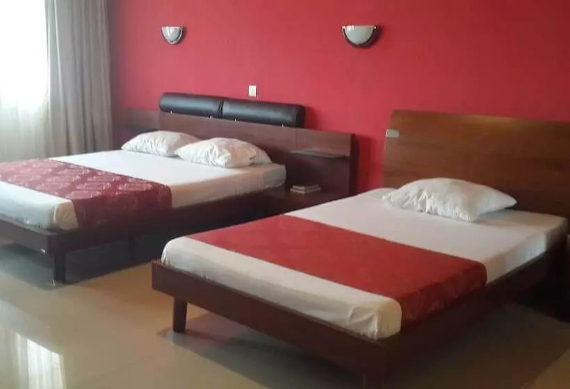 هتل Plazza Inn