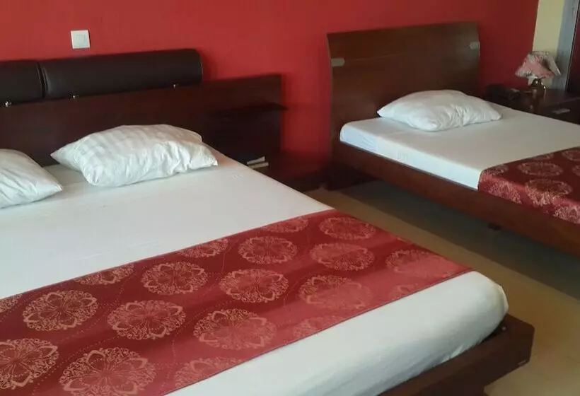 هتل Plazza Inn