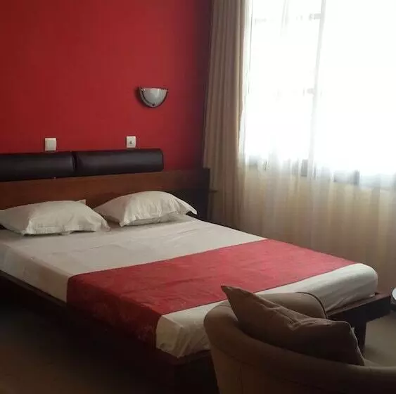 هتل Plazza Inn
