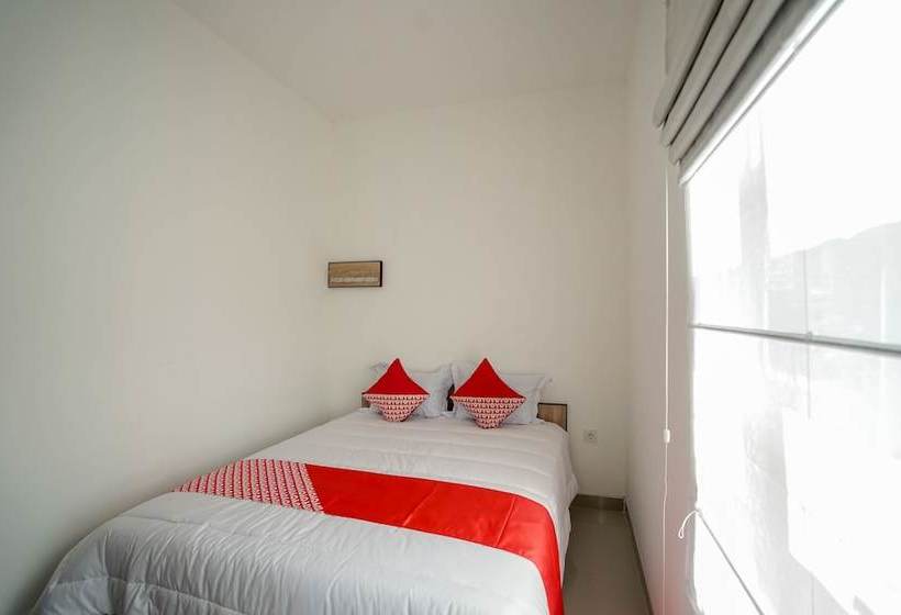 ホテル Sugoi Kost By Oyo Rooms