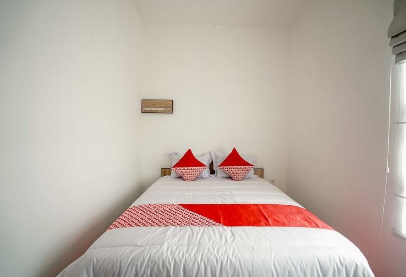 ホテル Sugoi Kost By Oyo Rooms