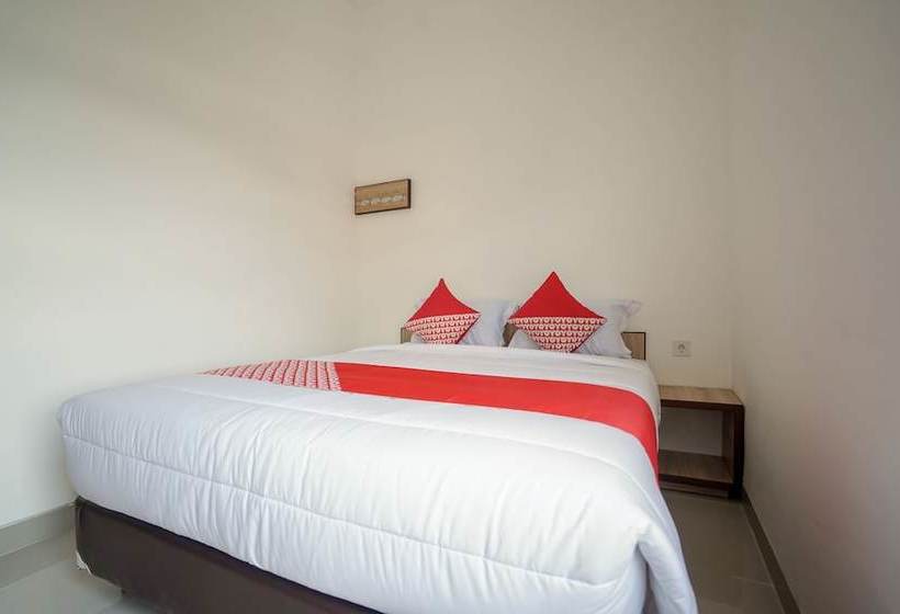 ホテル Sugoi Kost By Oyo Rooms