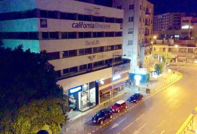 هتل The Central Suites