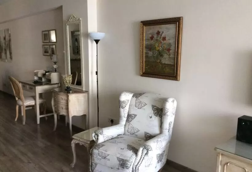 هتل The Central Suites