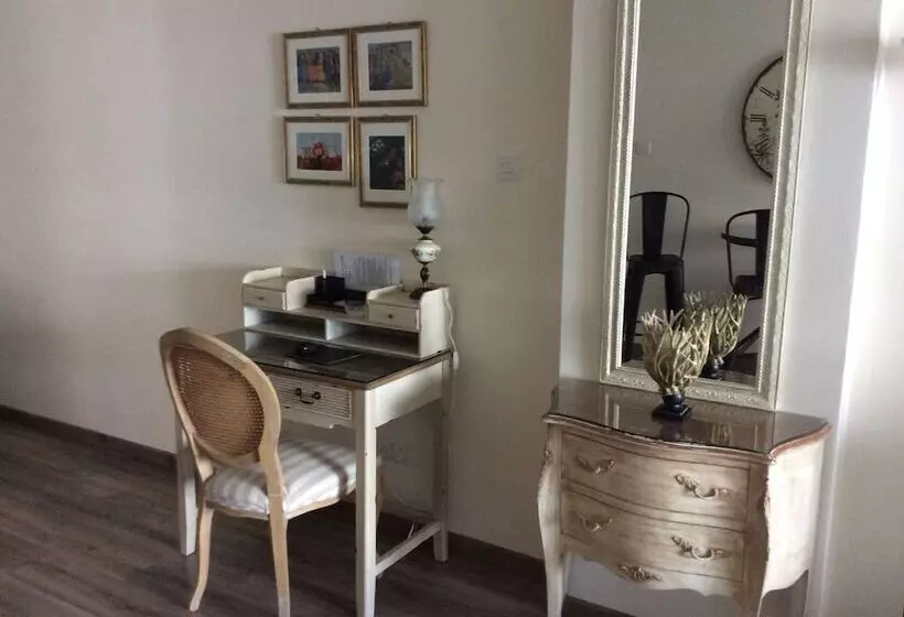 هتل The Central Suites