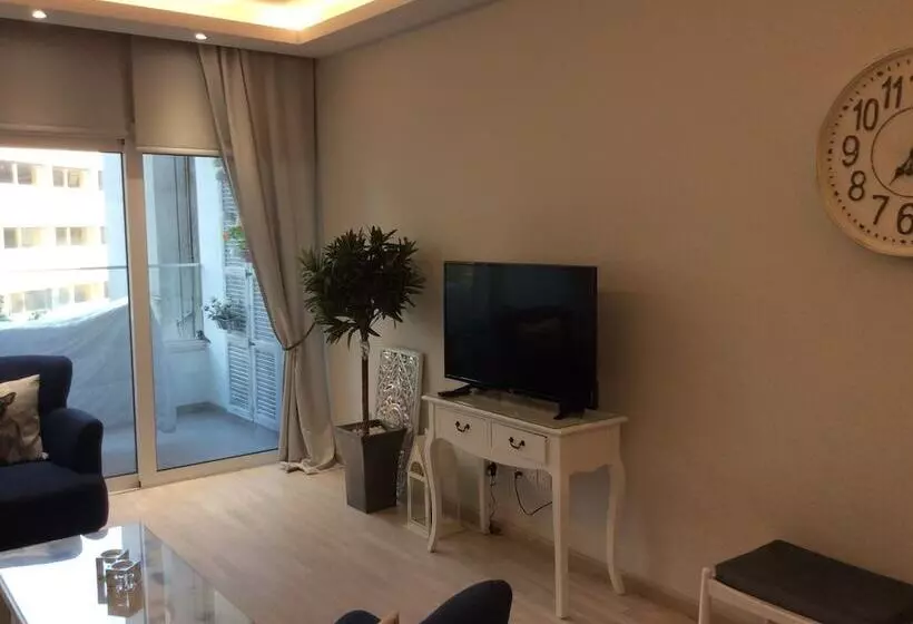 هتل The Central Suites