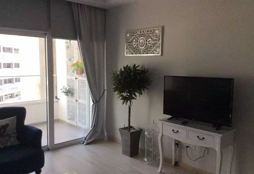 هتل The Central Suites