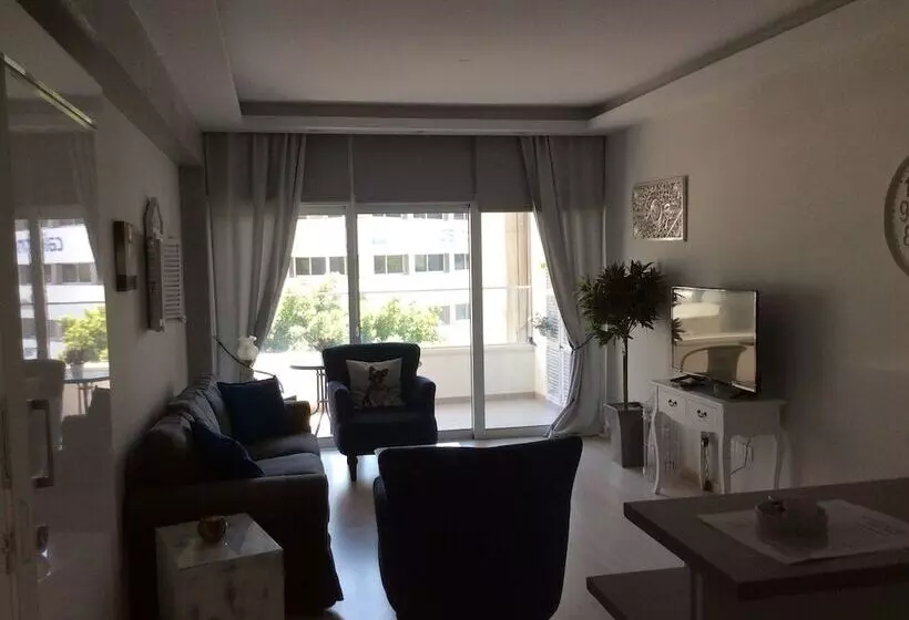 هتل The Central Suites
