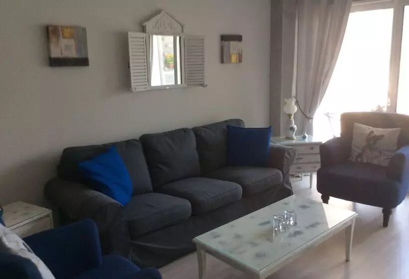 هتل The Central Suites
