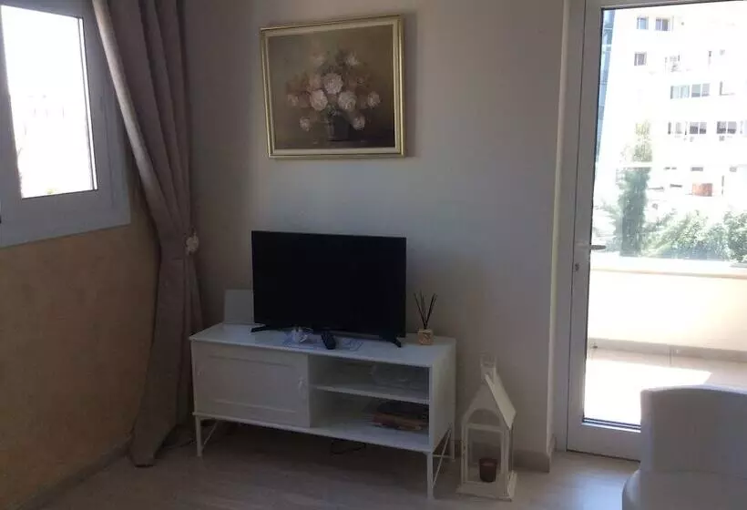 هتل The Central Suites